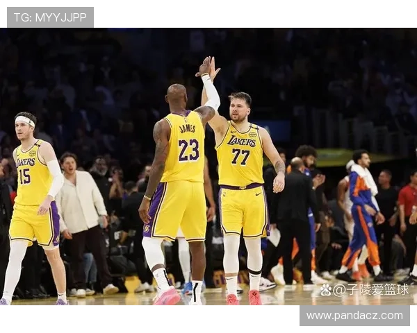 NBA焦点之战詹姆斯率湖人末节逆袭勇士强势拿下关键胜利大捷 NBA焦点之战詹姆斯率湖人末节逆袭勇士强势拿下关键胜利大捷