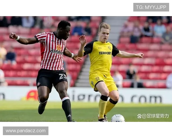 桑德兰俱乐部在新赛季表现亮眼 打破历史纪录球员和教练共庆佳绩